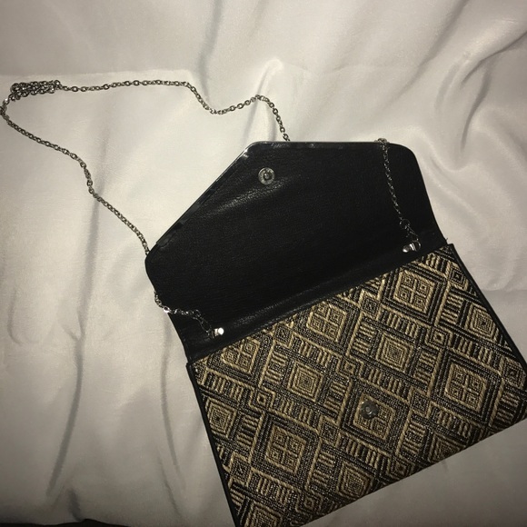 Kelly & Katie Large straw clutch with chain - Picture 2 of 2